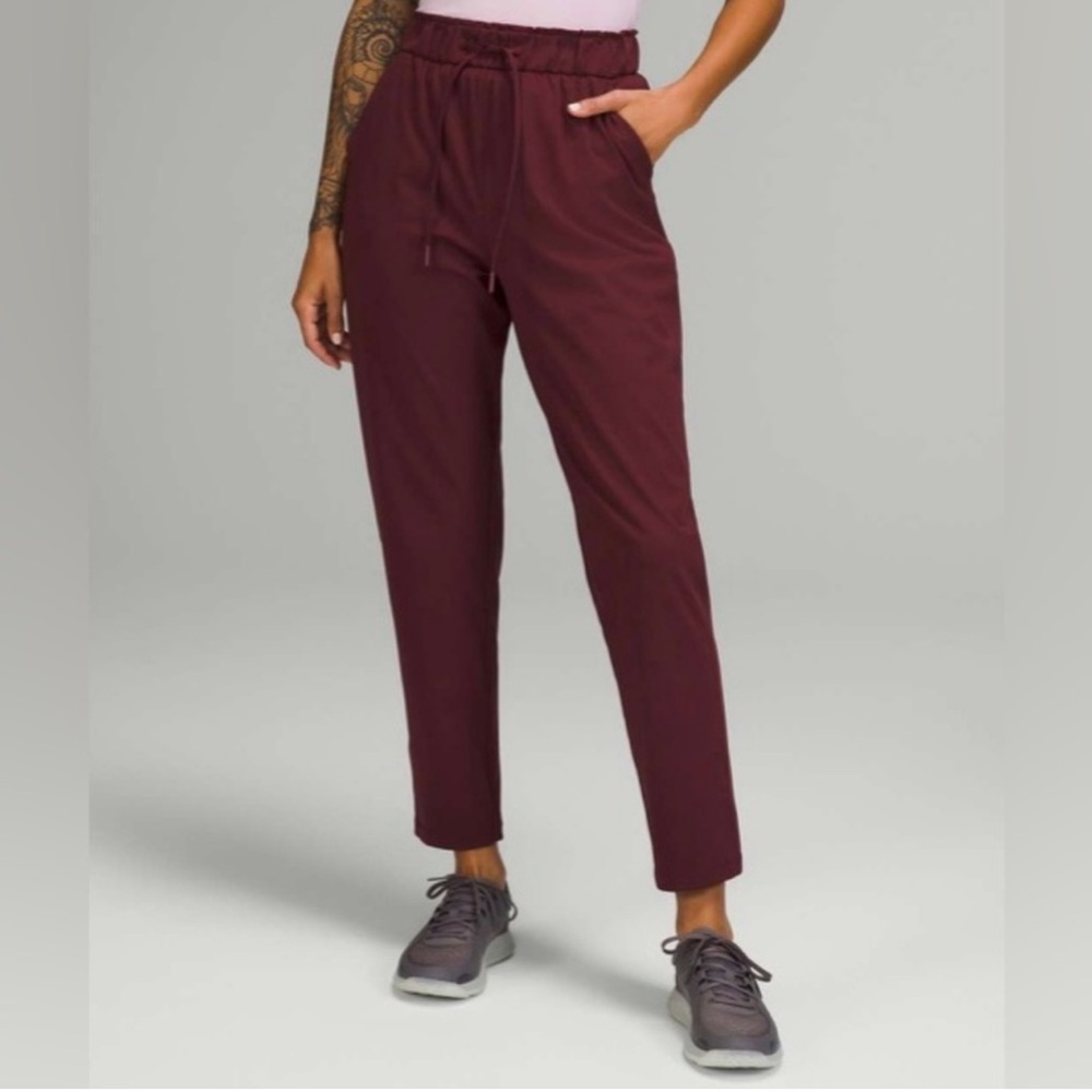 lululemon athletica Burgundy Ankle-Length Jogger Pants